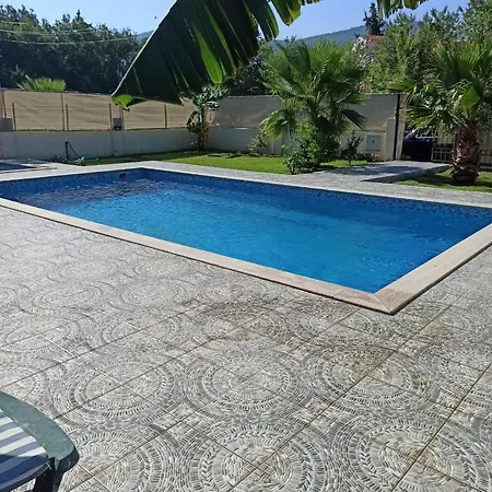 Remarkable 4-Bed Villa Tasgin 2 Pools Villa *