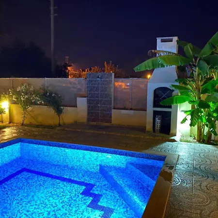 Remarkable 4-Bed Villa Tasgin 2 Pools